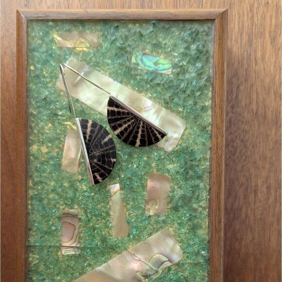 Handcrafted Minimalist Shell Earings - Picture 7 of 7